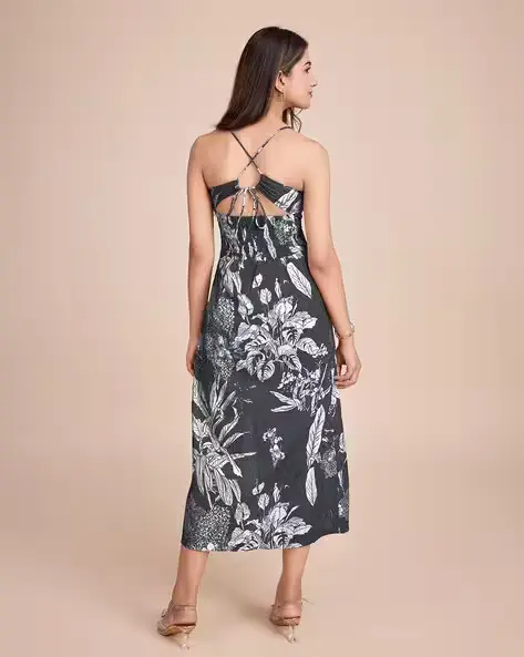 -473Wx593H-700266485-black-MODEL2.webp