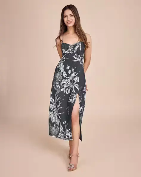 -473Wx593H-700266485-black-MODEL.webp